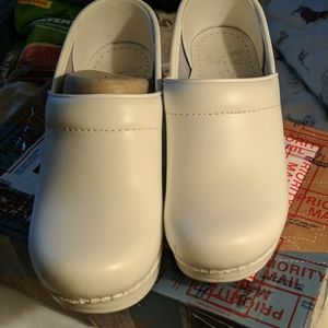 Danskos. Size 36. I normally wear a 6